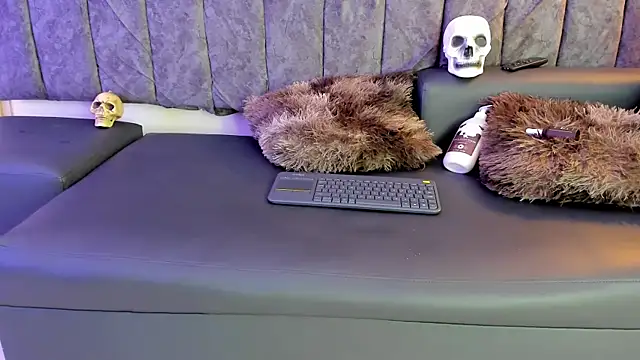 Snapshot of Rowan_Mills chatting on 21, 9, 2025 Rowan Mills online show from 21, 9, 2025