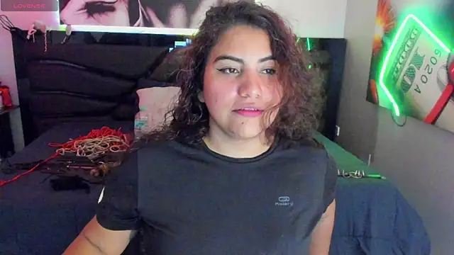 Snapshot of Sara_Bdsm_ chatting on 19, 4, 2026 Sara Bdsm online show from 19, 4, 2026