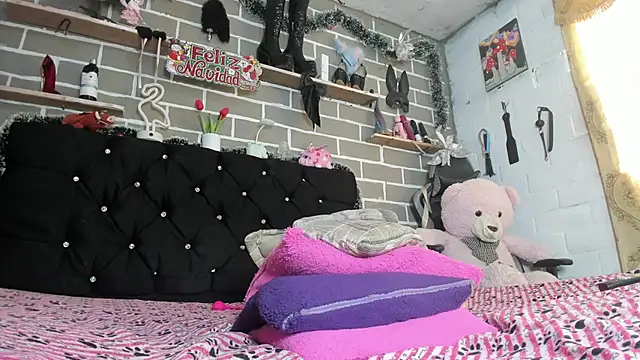 CharlotteBrowm online show from 3, 12, 2025