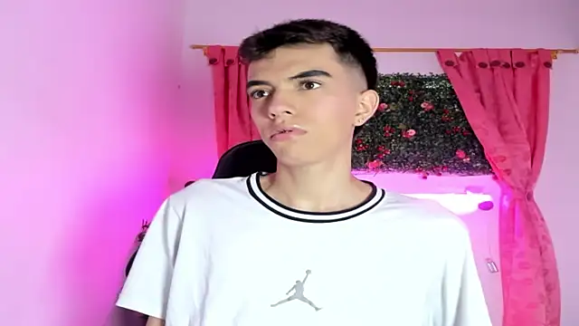 Snapshot of dylan_202520_ chatting on 23, 9, 2025 dylan 202520 online show from 23, 9, 2025