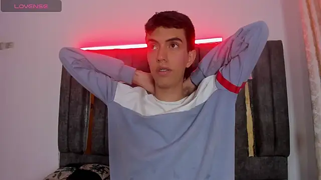 Snapshot of dylan_202520_ chatting on 8, 11, 2025 dylan 202520 online show from 8, 11, 2025