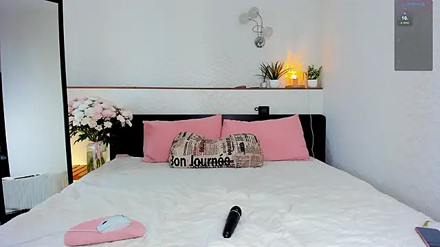 charlottacardi online show from 24, 10, 2025