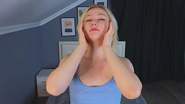 Snapshot of Violet_Willis chatting on 17, 9, 2025 Violet Willis online show from 17, 9, 2025