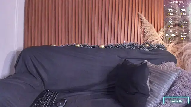 EvamilfXXX online show from 18, 12, 2025