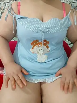Snapshot of Hot-lino chatting on 26, 4, 2026 Hot-lino online show from 26, 4, 2026