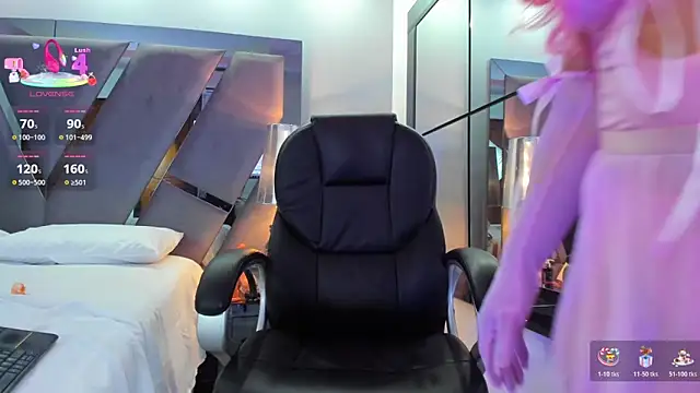 Abril monroe  online show from 1, 11, 2025