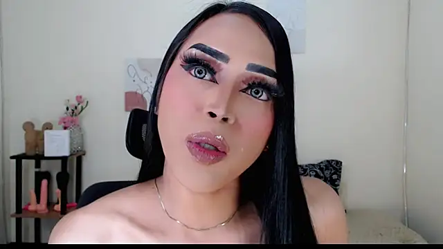 Snapshot of Lessandra_Lust chatting on 4, 10, 2025 Lessandra Lust online show from 4, 10, 2025