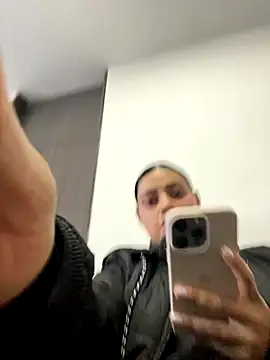 Snapshot of AlannaEvons chatting on 7, 10, 2025 AlannaEvons online show from 7, 10, 2025