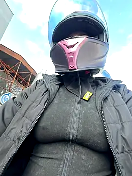 Snapshot of AlannaEvons chatting on 7, 1, 2026 AlannaEvons online show from 7, 1, 2026