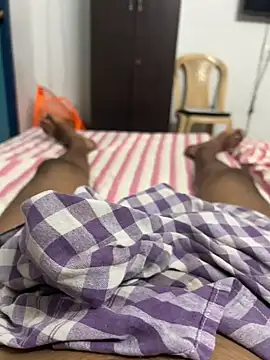 Snapshot of usermood2000 chatting on 9, 10, 2025 usermood2000 online show from 9, 10, 2025