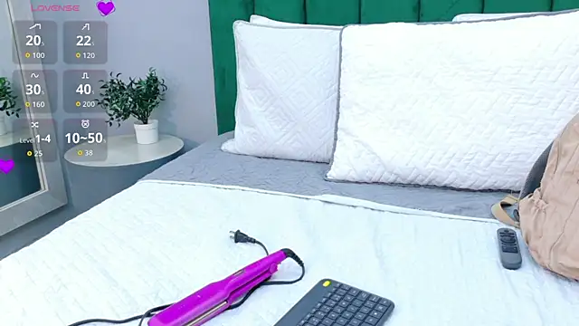 Snapshot of Ashley_Evans22 chatting on 6, 5, 2026 Ashley Evans22 online show from 6, 5, 2026