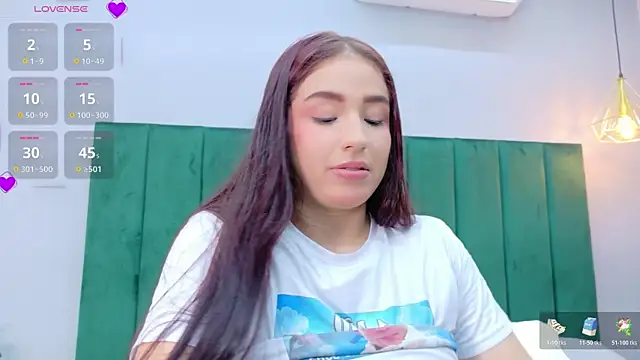 Snapshot of Ashley_Evans22 chatting on 19, 5, 2026 Ashley Evans22 online show from 19, 5, 2026