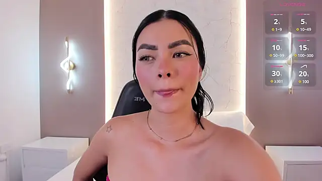 Snapshot of emily_tolson chatting on 13, 12, 2025 emily tolson online show from 13, 12, 2025