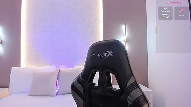 Snapshot of emily_tolson chatting on 18, 12, 2025 emily tolson online show from 18, 12, 2025