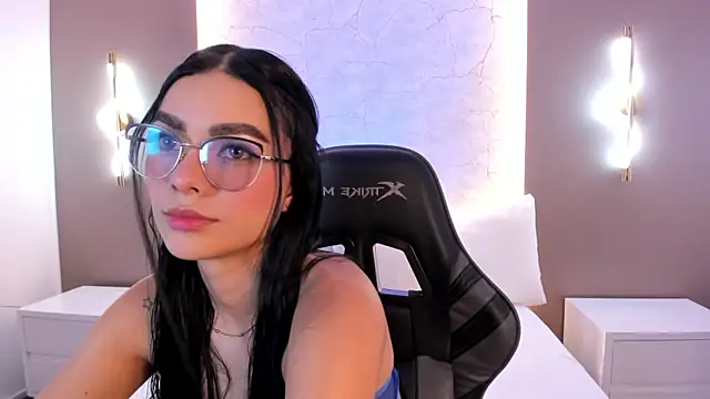 Snapshot of emily_tolson chatting on 22, 12, 2025 emily tolson online show from 22, 12, 2025