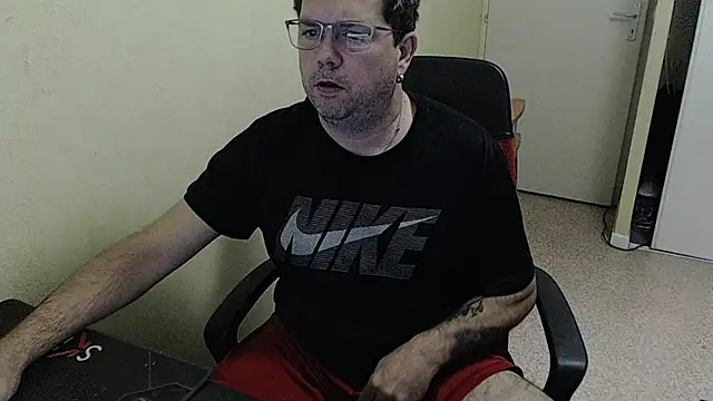 Snapshot of blueandwhite1 chatting on 13, 12, 2024 blueandwhite1 online show from 13, 12, 2024