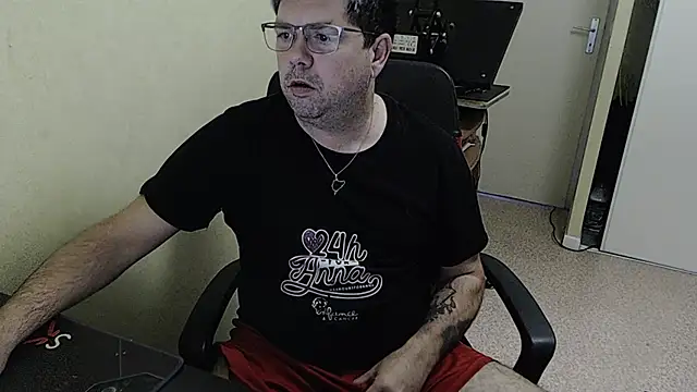 Snapshot of blueandwhite1 chatting on 20, 12, 2024 blueandwhite1 online show from 20, 12, 2024