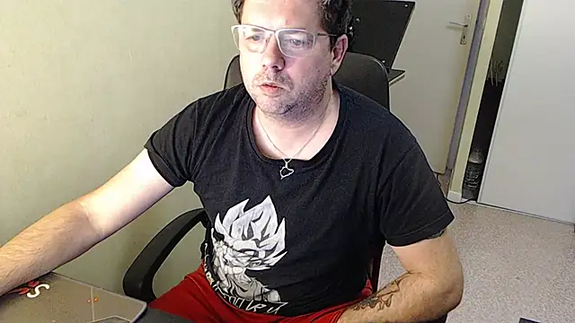 Snapshot of blueandwhite1 chatting on 21, 12, 2024 blueandwhite1 online show from 21, 12, 2024