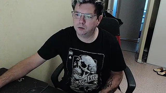 Snapshot of blueandwhite1 chatting on 30, 12, 2024 blueandwhite1 online show from 30, 12, 2024