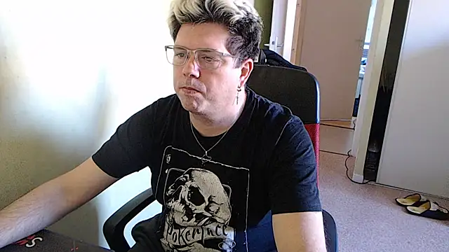 Snapshot of blueandwhite1 chatting on 30, 12, 2024 blueandwhite1 online show from 30, 12, 2024