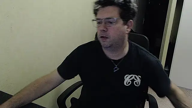 Snapshot of blueandwhite1 chatting on 2, 1, 2025 blueandwhite1 online show from 2, 1, 2025