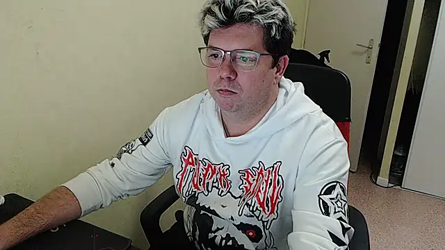 Snapshot of blueandwhite1 chatting on 6, 1, 2025 blueandwhite1 online show from 6, 1, 2025