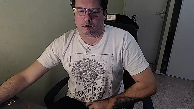 Snapshot of blueandwhite1 chatting on 8, 1, 2025 blueandwhite1 online show from 8, 1, 2025