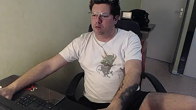 Snapshot of blueandwhite1 chatting on 16, 1, 2025 blueandwhite1 online show from 16, 1, 2025