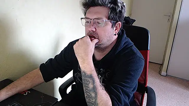 Snapshot of blueandwhite1 chatting on 26, 1, 2025 blueandwhite1 online show from 26, 1, 2025