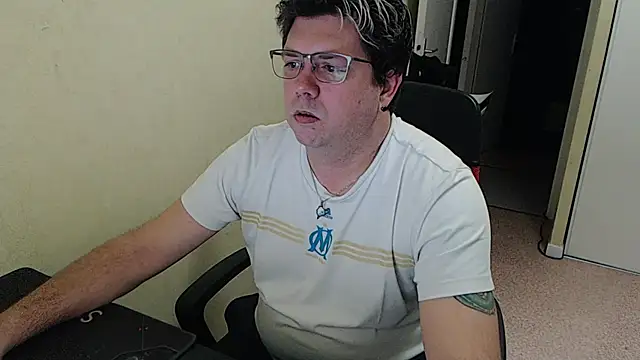 Snapshot of blueandwhite1 chatting on 26, 1, 2025 blueandwhite1 online show from 26, 1, 2025