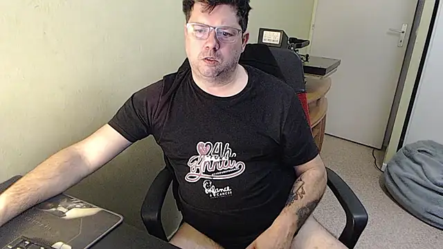 Snapshot of blueandwhite1 chatting on 12, 2, 2025 blueandwhite1 online show from 12, 2, 2025