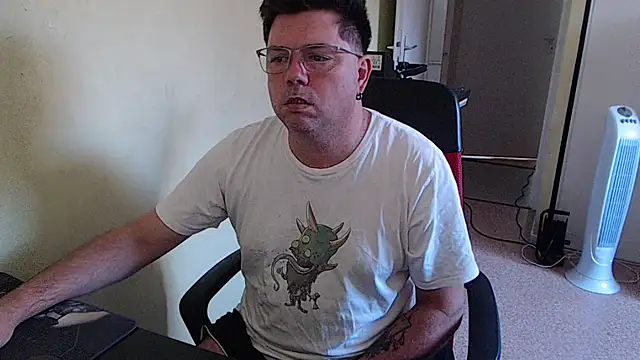 Snapshot of blueandwhite1 chatting on 17, 9, 2025 blueandwhite1 online show from 17, 9, 2025