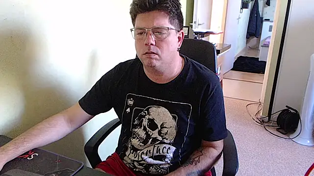 Snapshot of blueandwhite1 chatting on 2, 10, 2025 blueandwhite1 online show from 2, 10, 2025