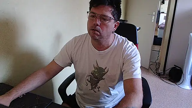 Snapshot of blueandwhite1 chatting on 11, 10, 2025 blueandwhite1 online show from 11, 10, 2025