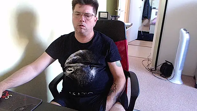 Snapshot of blueandwhite1 chatting on 16, 10, 2025 blueandwhite1 online show from 16, 10, 2025