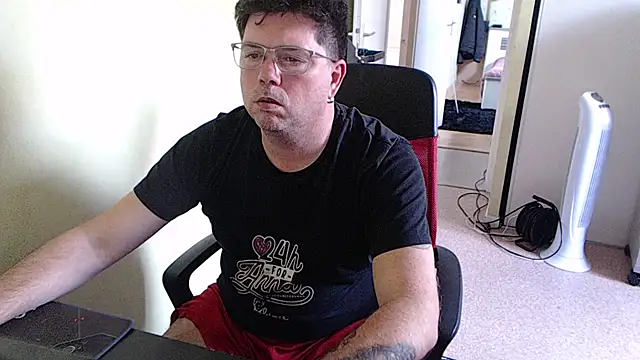 Snapshot of blueandwhite1 chatting on 22, 10, 2025 blueandwhite1 online show from 22, 10, 2025