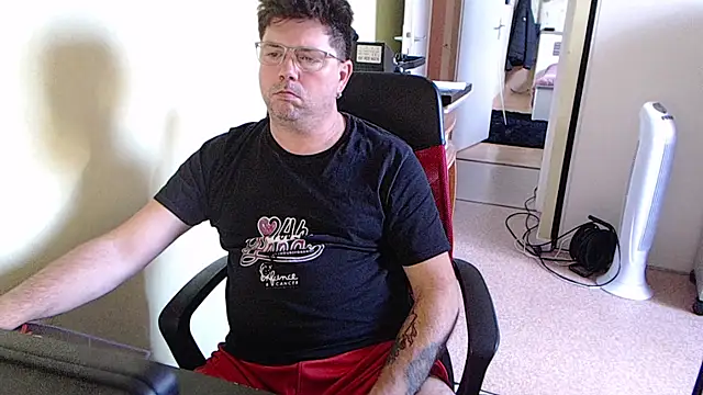 Snapshot of blueandwhite1 chatting on 24, 10, 2025 blueandwhite1 online show from 24, 10, 2025