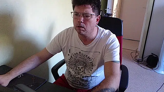 Snapshot of blueandwhite1 chatting on 30, 10, 2025 blueandwhite1 online show from 30, 10, 2025