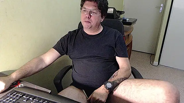 blueandwhite1 online show from 13, 1, 2026