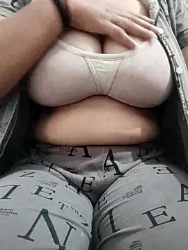 Snapshot of priya_hot_69 chatting on 5, 10, 2025 priya hot 69 online show from 5, 10, 2025