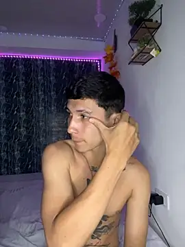 Snapshot of Alejandro_BigCock22 chatting on 5, 10, 2025 Alejandro BigCock22 online show from 5, 10, 2025