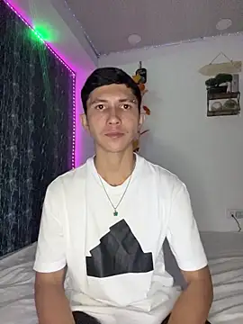 Snapshot of Alejandro_BigCock22 chatting on 13, 10, 2025 Alejandro BigCock22 online show from 13, 10, 2025