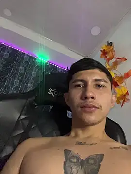 Snapshot of Alejandro_BigCock22 chatting on 27, 10, 2025 Alejandro BigCock22 online show from 27, 10, 2025