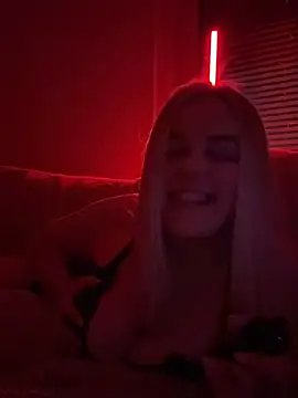 ItsLxsa online show from 19, 4, 2026