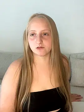 Snapshot of young_hailey chatting on 2, 10, 2025 young hailey online show from 2, 10, 2025