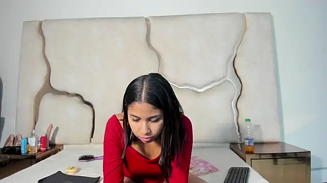 Snapshot of Amaia_Sophia chatting on 15, 12, 2025 Amaia Sophia online show from 15, 12, 2025