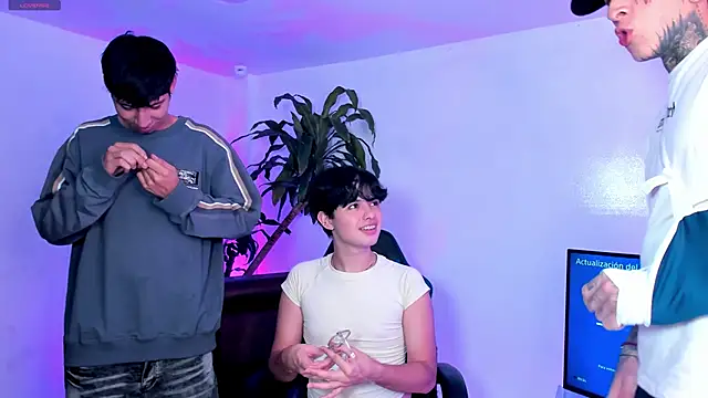 Snapshot of Handsomeboyss19 chatting on 19, 9, 2025 Handsomeboyss19 online show from 19, 9, 2025