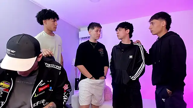 Handsomeboyss19 online show from 2, 6, 2026