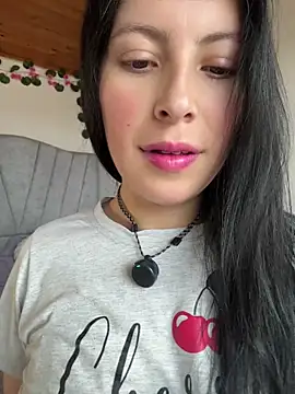 Mia salinass online show from 21, 7, 2026