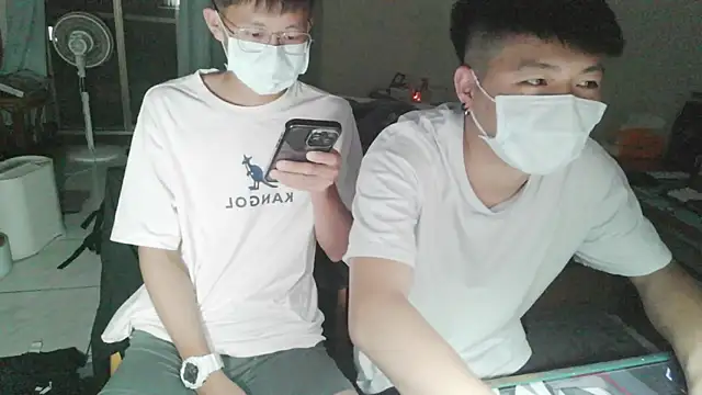 Snapshot of zhu000000 chatting on 10, 4, 2026 zhu000000 online show from 10, 4, 2026